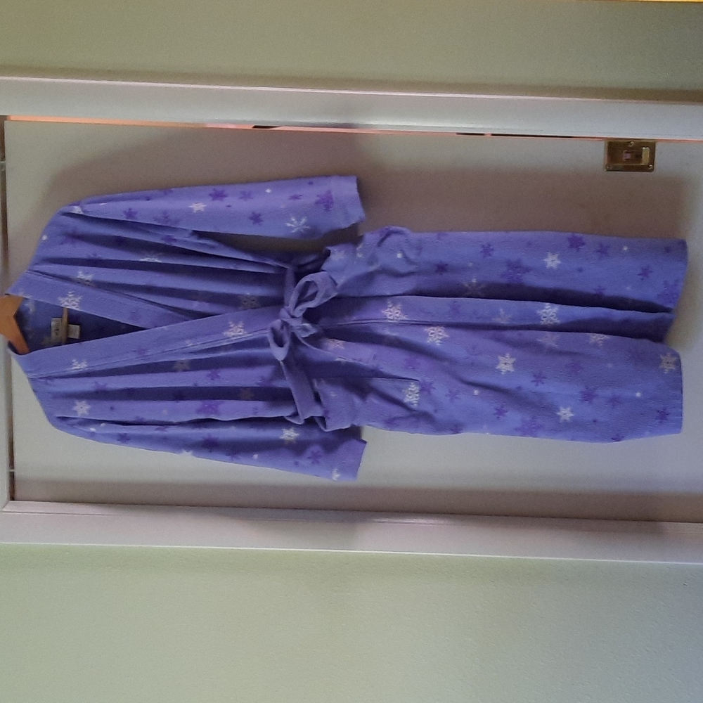 Villager purple snowflake print robe